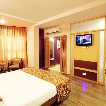 Hotel Bhagyalaxmi Shirdi Bagian luar foto
