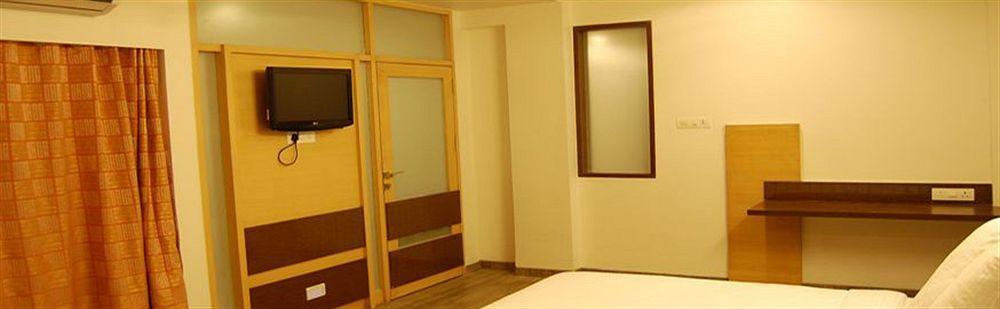 Hotel Bhagyalaxmi Shirdi Bagian luar foto