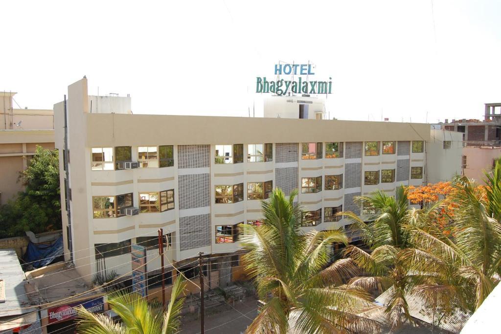 Hotel Bhagyalaxmi Shirdi Bagian luar foto