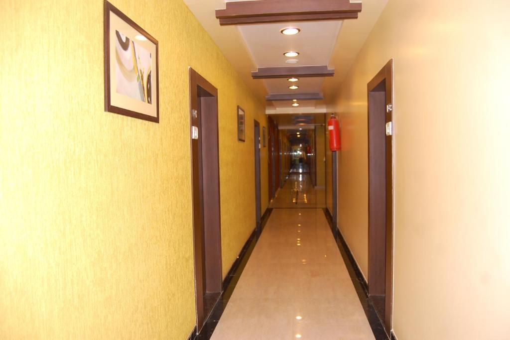 Hotel Bhagyalaxmi Shirdi Bagian luar foto
