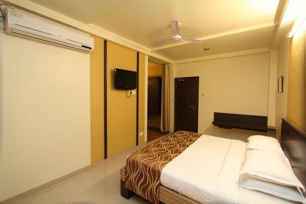 Hotel Bhagyalaxmi Shirdi Bagian luar foto